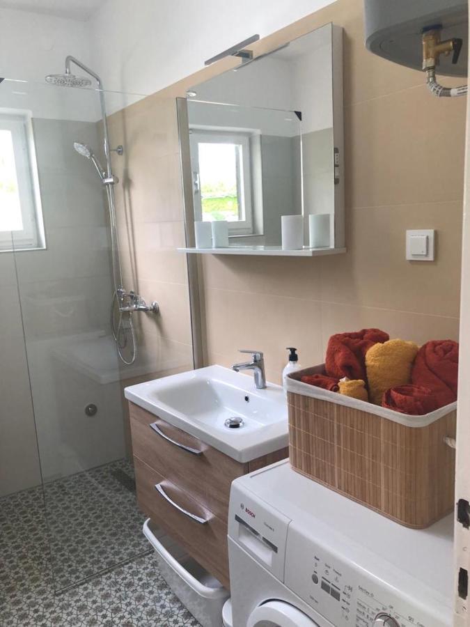 Apartman Kora Njivice Bagian luar foto